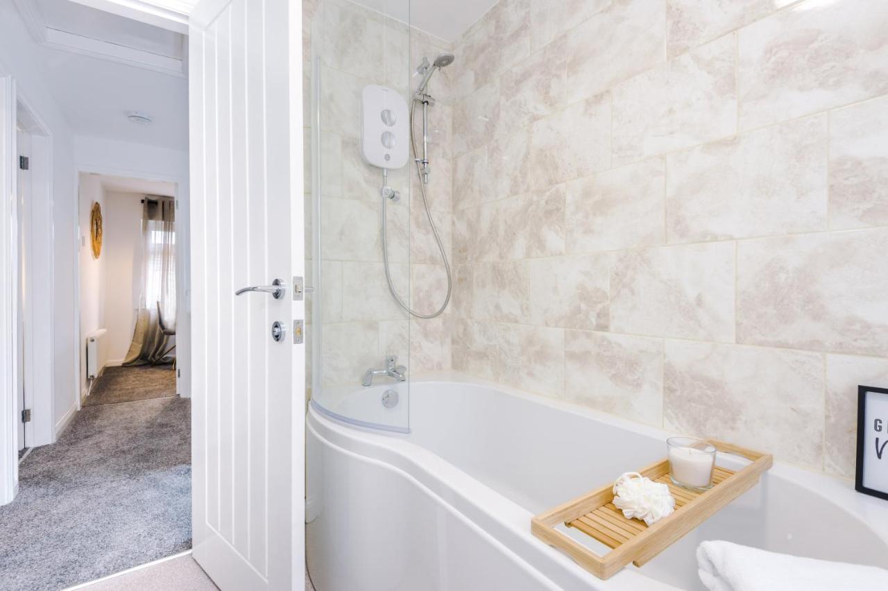Welcoming 3 Bed Home, 10 Mins From Chester Races And Zoo Saughall Exterior photo