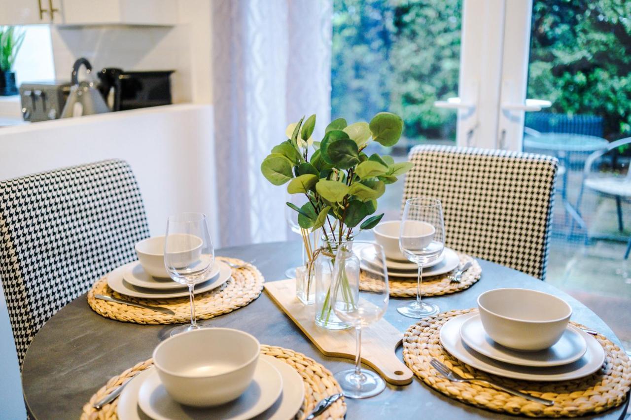 Welcoming 3 Bed Home, 10 Mins From Chester Races And Zoo Saughall Exterior photo